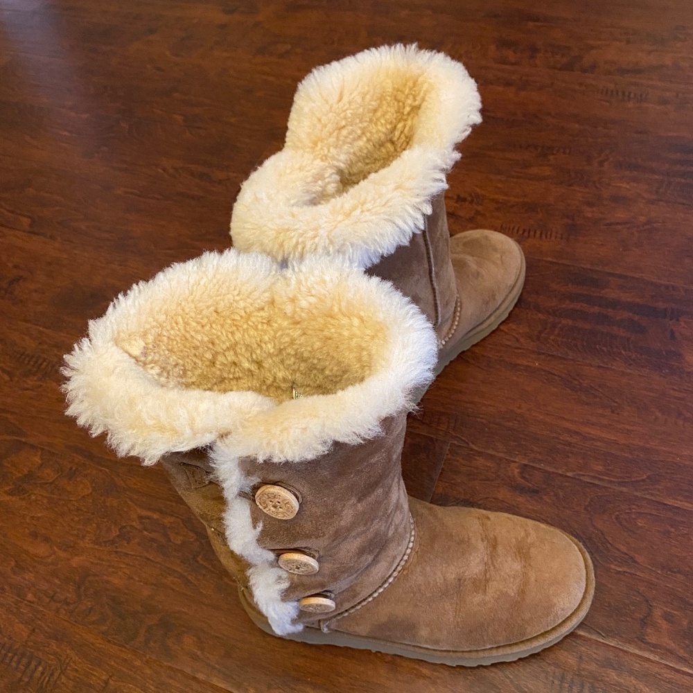 UGG Bailey Button Triplet Tall Boots Chestnut Size 5 - Picture 3 of 16